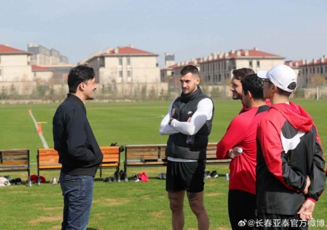 开云体育官网-亚泰兵抵武汉新帅谢晖随队 塞尔吉尼奥解禁复出