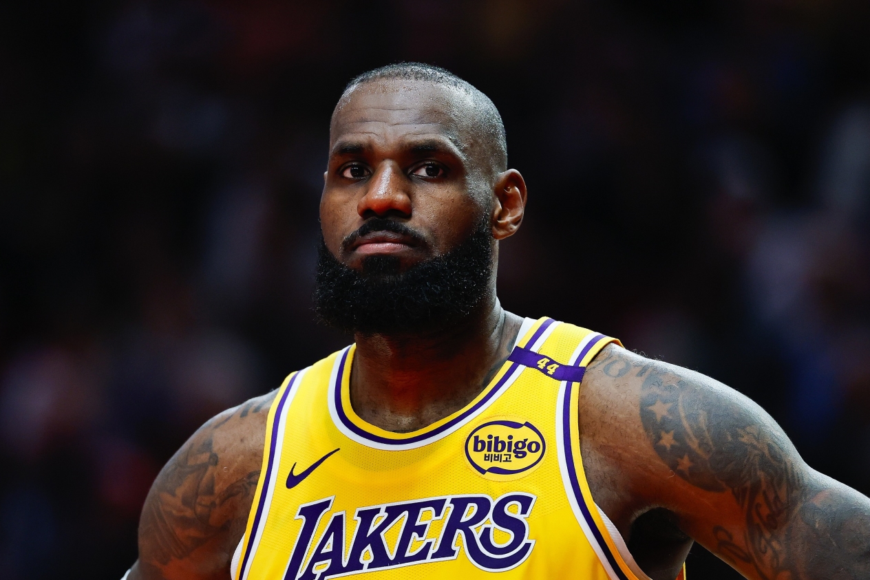 开云体育网址-A·史密斯：詹姆斯背后做了很多伤害我和其他同行的事情