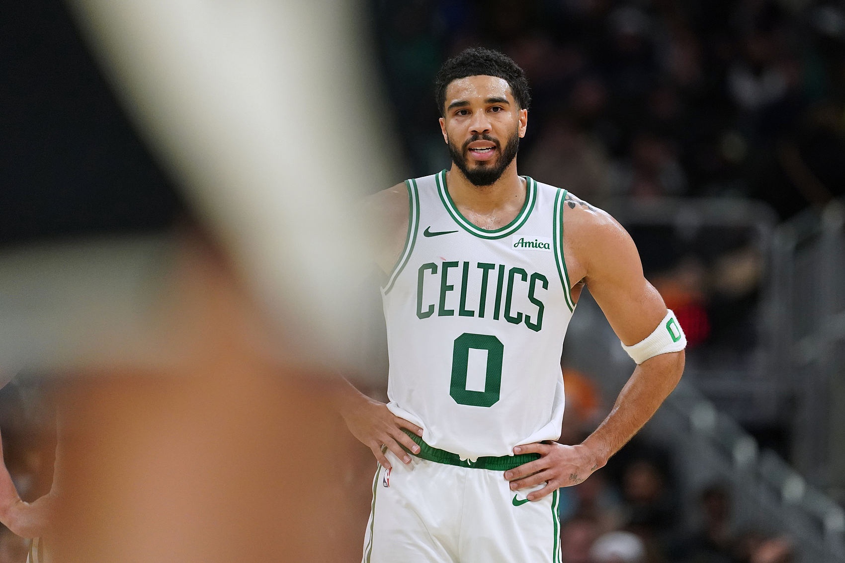 开云体育在线-手感冰凉！塔图姆上半场11投2中&amp;三分5中0 得到10分9板4助1断1帽